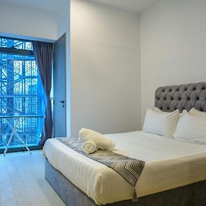 Deluxe One-Bedroom Apartment